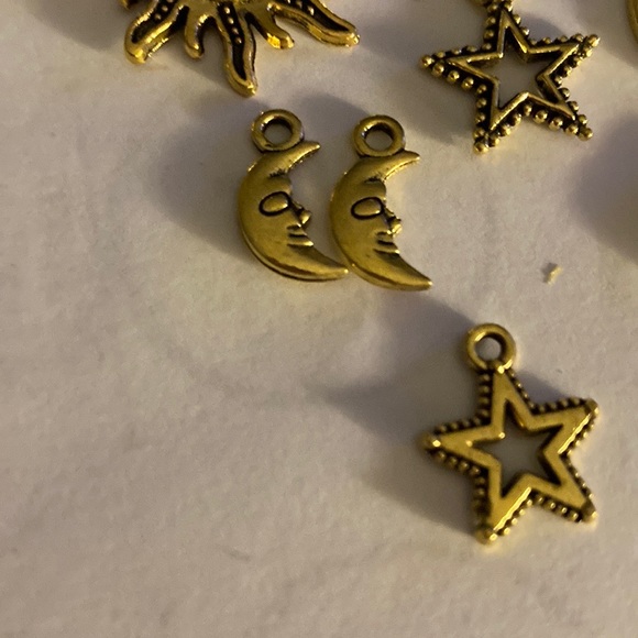 Lot of 6 gold charms/pendants celestial peace theme for jewelry - Picture 7 of 9